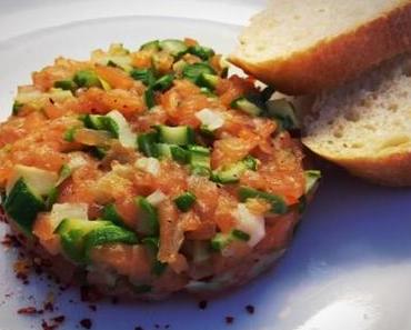 Lachstartar mit zweierlei Spargel