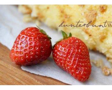 Erdbeer Biskuitrolle, die man auch zum Muttertag backen KANN, aber nicht muss