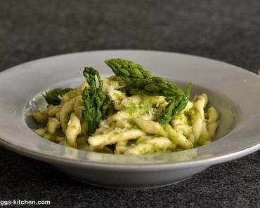 Pasta mit Spargelpesto (ohne Öl) und Spargelspitzen