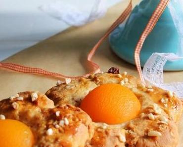 Fluffig luftiger Quarkteig bäckt im Ofen zu Süßen Blüten.