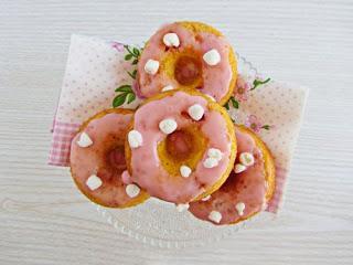 Erdbeer-Marshmallow-Donuts