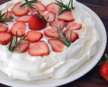 Himmlische Sünde: Pavlova mit Erdbeeren