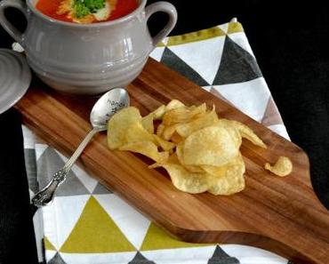 {Rezept} Tomaten-Ingwer-Suppe mit Chips.