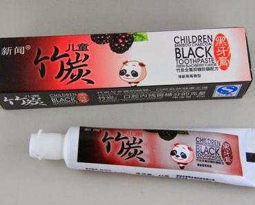 Schwarze Zahnpasta mit Brombeergeschmack
