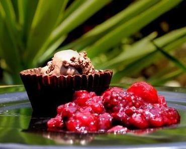 Schoko-Chilie-Eis Rezept mit Waldbeerenkompott
