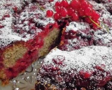Mohnkuchen mit Johannisbeeren