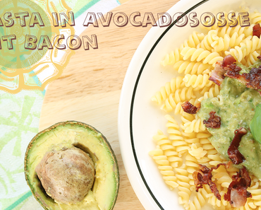 Pasta in Avocadosoße mit krossgebratenem Bacon
