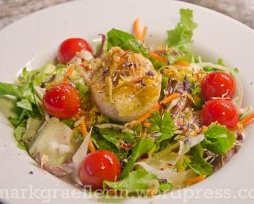 Gebratener Crottin de Chevre auf Salat