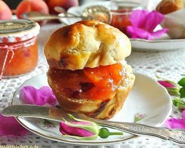 Pfirsich-Wildrosen Marmelade mit Kardamom und Rosenbrioche - eine besonders leidenschaftliche, kulinarische Affäre!