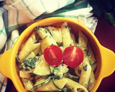 Schnelle Zucchini-Bärlauch-Weißwein-Pasta