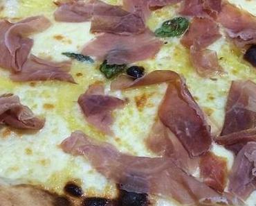 Und zum Abschluss der Reise, so stellt sich der Italiener eine Pizza Hawaii vor: Speciale Tropicale #foodporn #rome – via Instagram