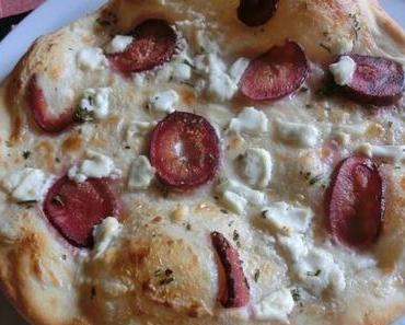 Flammkuchen mit Feige und Ziegenfrischkäse