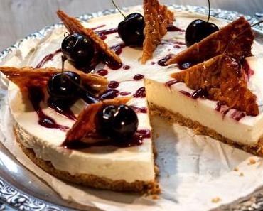 I proudly present: Denise von Foodlovin' mit ihrem No-Bake Cherry Cheesecake mit Mandelflorentinern