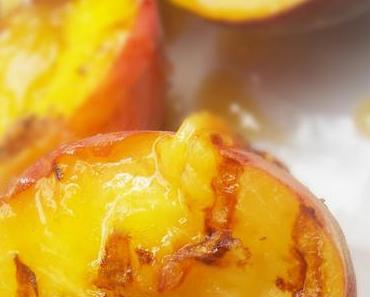 gegrillte Pfirsiche - minimalistisch