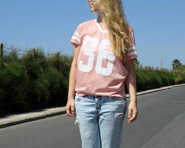 Pastels go with Boyfriend Jeans.