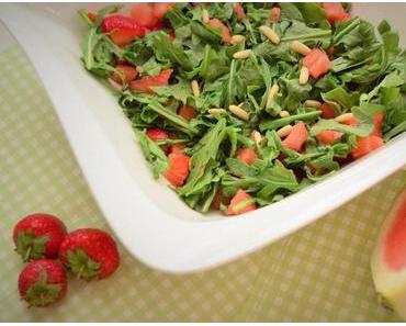 Rucula Erdbeer Melonen Salat mit Pinienkernen