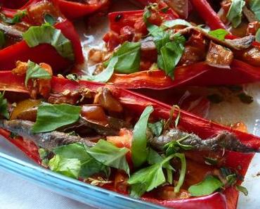 Gefüllte Paprika mit Tomaten und Sardellen