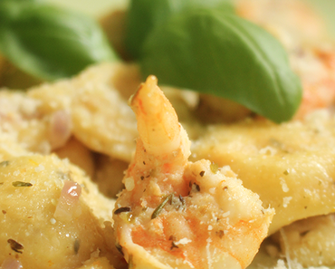 Kürbis-Käse-Basilikum-Ravioli mit Garnelen