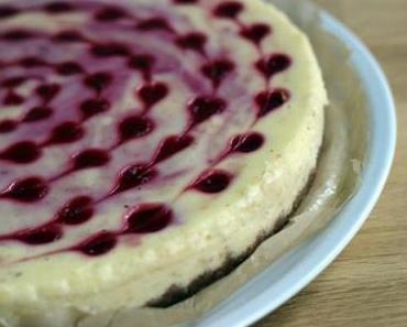 White Chocolate Cheesecake mit herziger Himbeerglasur & schokoladige Cake Pops