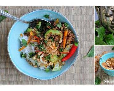 Thai-Basilikum Rinderhack mit Gemüse und geröstetem Kokos-Erdnuss Crunch