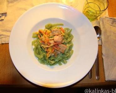 Grüne Shirataki Tagliatelle mit Lachs-Sauce