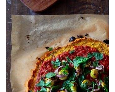 Heißhunger auf Pizza, heute vegan: Rosenkohlpizza mit Süßkartoffelboden