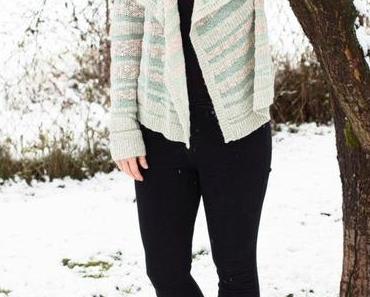 Ein Outfit im Schnee mit Aquamariner Strickjacke!