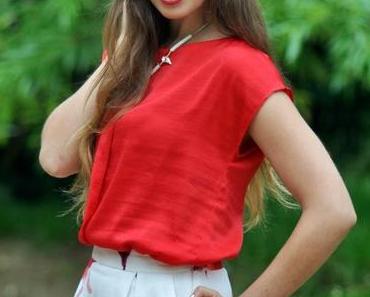 Erdbeerrotes Shirt & Klatschmohn-Print Shorts