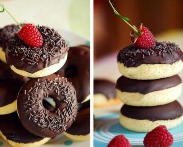 Im Ofen gebackene Vanille Donuts mit Schokoladenglasur