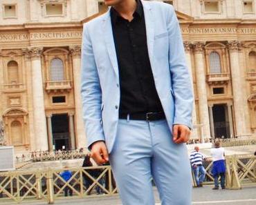 Light Blue Suit at St. Peter´s Square