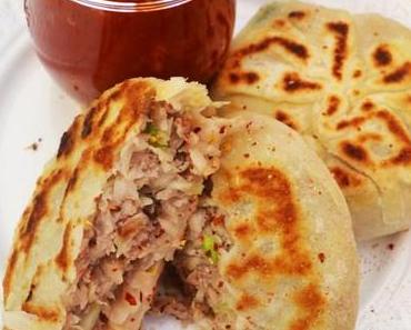 Deftig gefüllt und so lecker! Sher Ping Pancakes mit süß scharfer Tomatensauce