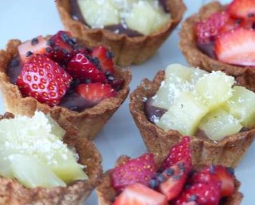 Yummy fruchtige Pudding-Töpfchen (Schoko-Erdbeer und Ananas-Kokos)