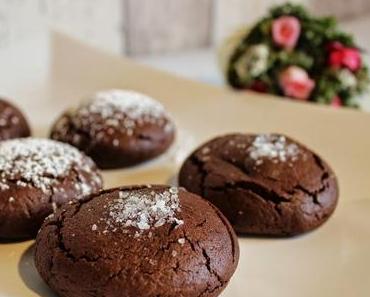 Schokokekse mit flüssigem Karamellkern