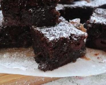 Jede Sünde wert! Schoko Brownies mit Kirschen und Salzkaramell