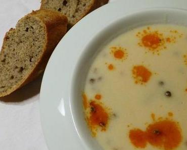 Blumenkohlsuppe mit Puy-Linsen, dazu Linsen-Baguette