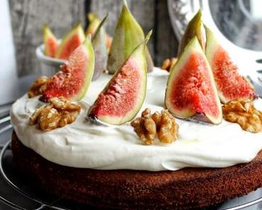 Kaffee-Walnuss-Kuchen mit Feigen und Mascarpone