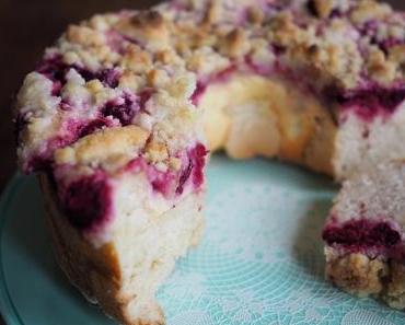 Ein saftiger Hefekuchen mit Quark- und Kirschfüllung