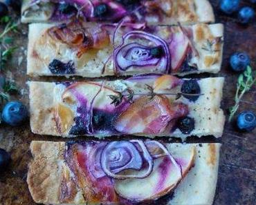 {Erinnerungen an Alaska} Flammkuchen mit Blaubeeren, Speck und Äpfeln