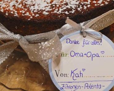 Zitronen-Polenta-Kuchen mit Johannisbeeren