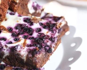 Cream Cheese Brownies mit Heidelbeeren