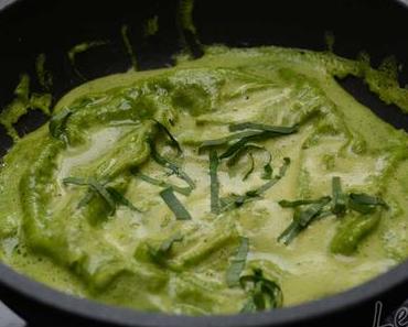 Frühlingsgrüne schaumige Bärlauch-Eierspeis