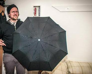 Öffne-drinnen-einen-Regenschirm-Tag –  Open Your Umbrella Indoors Day