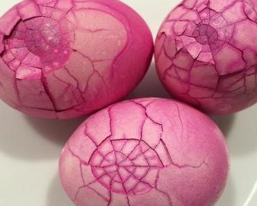Für einmal von INNEN gefärbt: Marmorierte Randensaft-Eier