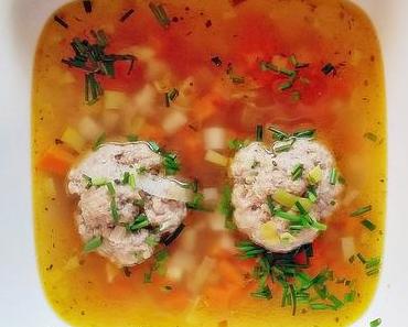 Fleischbällchen-Suppe
