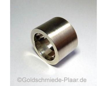 Sehr schwerer Ring aus Silber