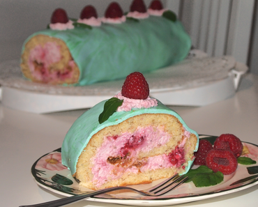 Ruth zu Besuch bei Helen ~ Himbeer-Mandel-Biskuitrolle