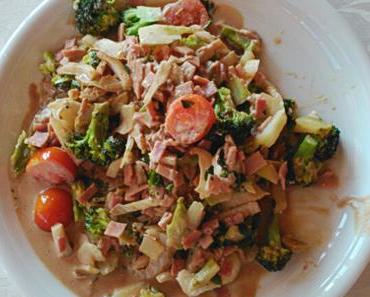 Brokkoli-Gemüse in Ziegenkäse-Balsamico-Soße