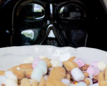 STAR WARS DAY MIT ADMIRAL ACKBAR CEREAL UND BLUE MILK