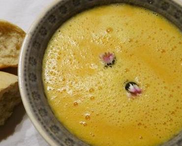Karottensuppe mit Zitronenweckerl