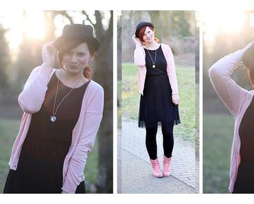 “Ein Teil viel Style” – das kleine Schwarze – Hut & Boots